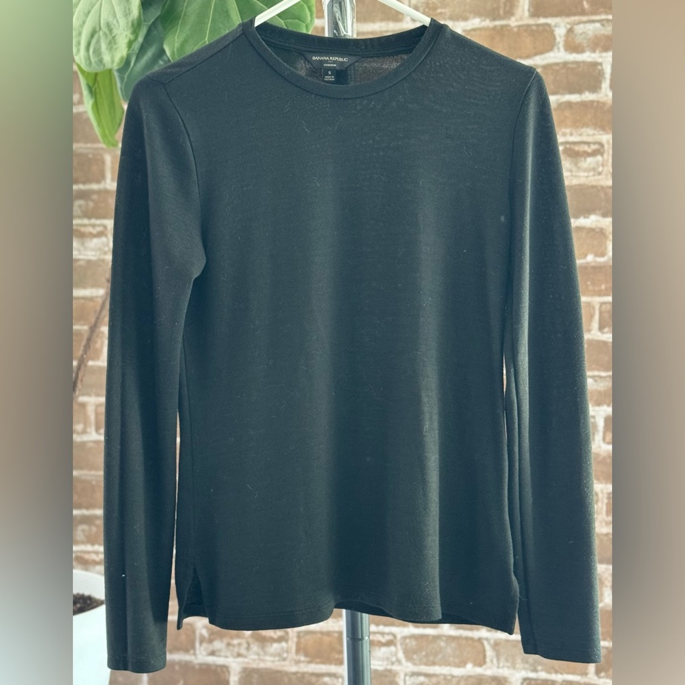 Banana Republic long sleeved luxespun shirt
